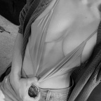 Viviana (@v_loves_weed) Leak OnlyFans 

 profile picture